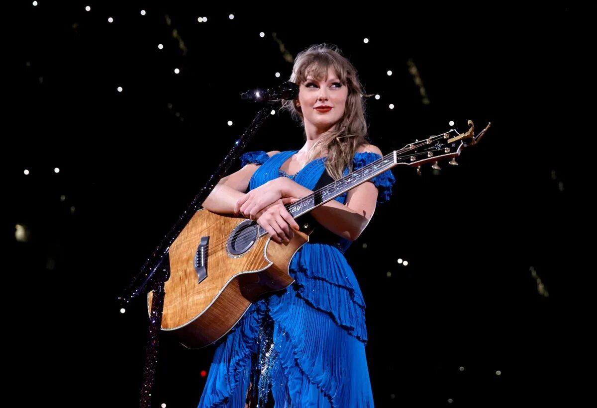 Swift ltd. Тейлор свифт шоу. тейлор свифт 2025. тейлор турс. taylor swift hands.