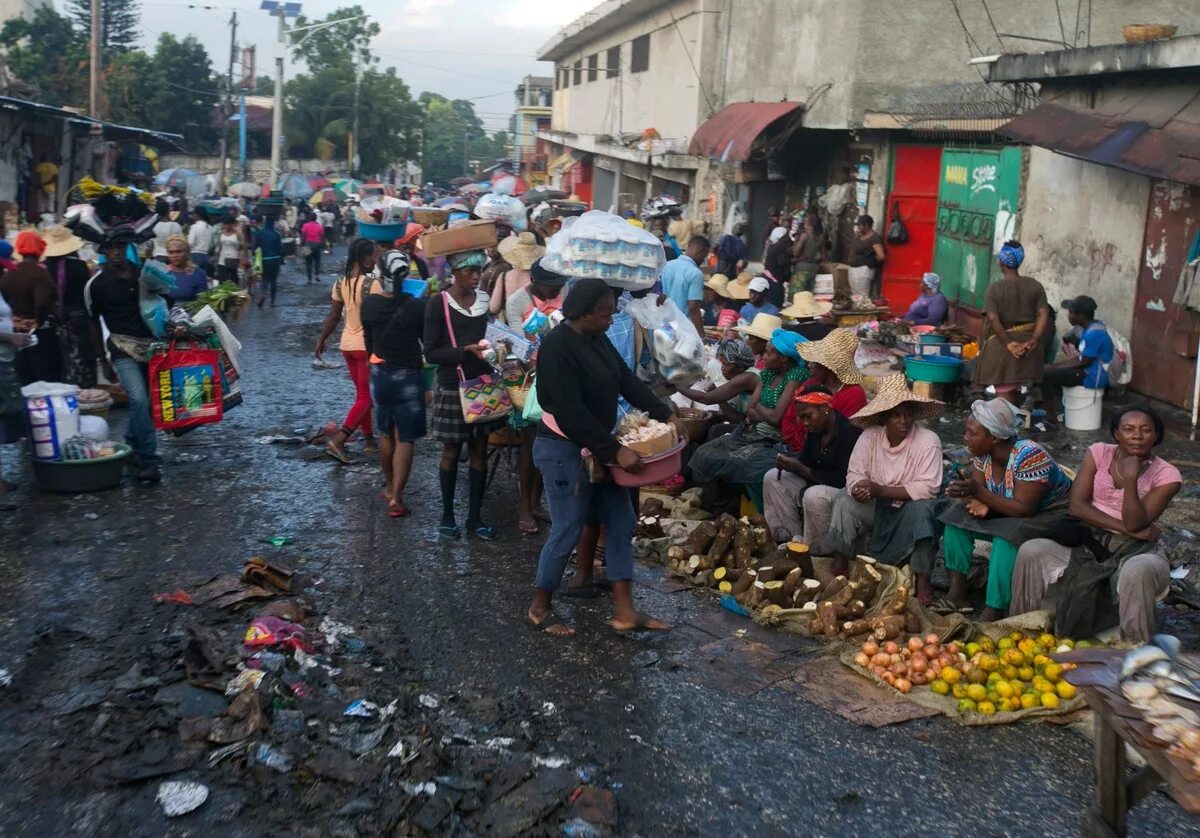 Самая бедная страна в мире 2024. Гаити трущобы бедность. Гаити фавелы. Гаити местные жители бедность.