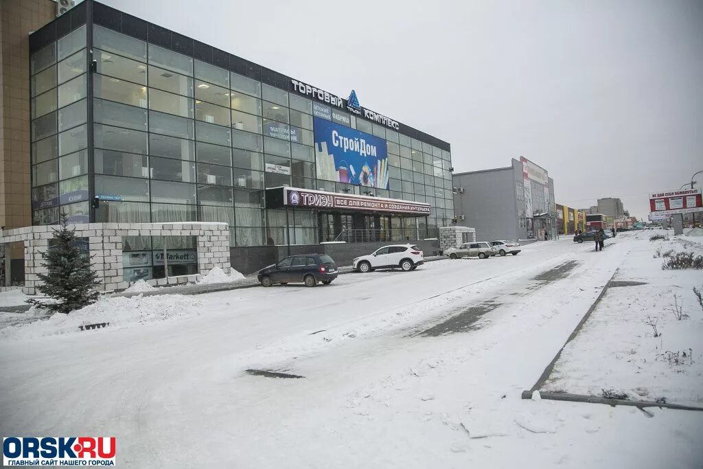 Ленком мебель орск. ТЦ Ленком Орск. Мебельный магазин Орск Ленком. ТЦ Ленком Орск мебель. Строительный бум Орск Новотроицкое шоссе.