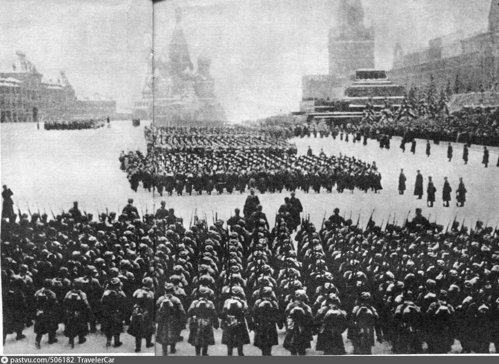 Парад 7 ноября 1941 года в Москве на красной площади. Парад на красной площади 7 ноября 1941 года. Буденный на параде 1941. Парад 1941 года на красной площади Буденный. Военный парадом 7 ноября 1941 г принимал