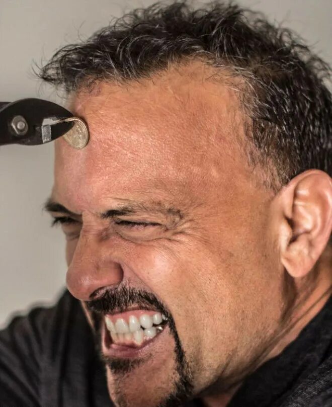 Смешные лица для украшения дерева. Ботаник плачет. Причудливый человек. Причудливый человек. Необычная борода.