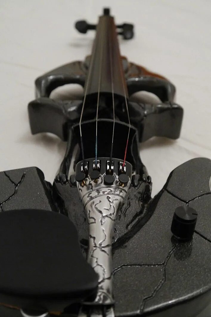 Военная скрипка. Электроскрипка Wolf. Электроскрипка прозрачная. Электронная скрипка. Скрипка в форме черепа.