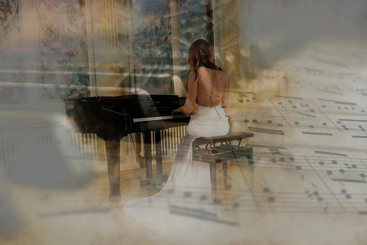Песни мой свет и дождь. Фотосессия с роялем. Женщина на рояле. Девушка на рояле. Девушка и пианино.