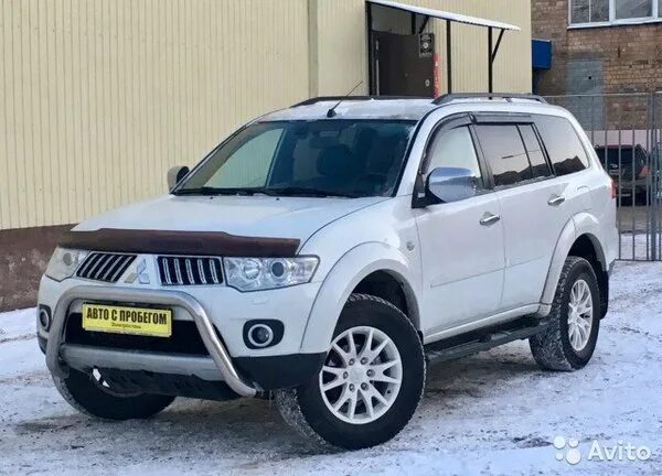 Автомобили с пробегом. Белый c-crosser 2011. Авито авто. Мицубиси паджеро спорт 2011 года. Автомобиль за 400 тысяч рублей.