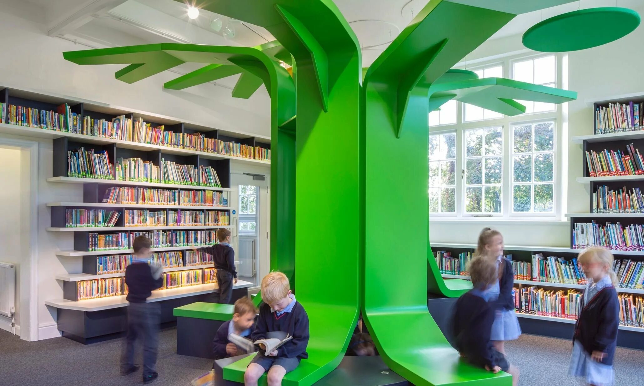 Школьная библиотека книгохранилище библиотеки. Необычные детские библиотеки. Интерьер школьной библиотеки. Интерьер детской библиотеки.