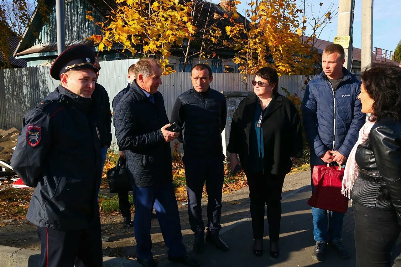 Маяк брянск работа. Красный маяк брянск. улица красный маяк брянск. дбар марина валентиновна брянск. день жкх брянск.