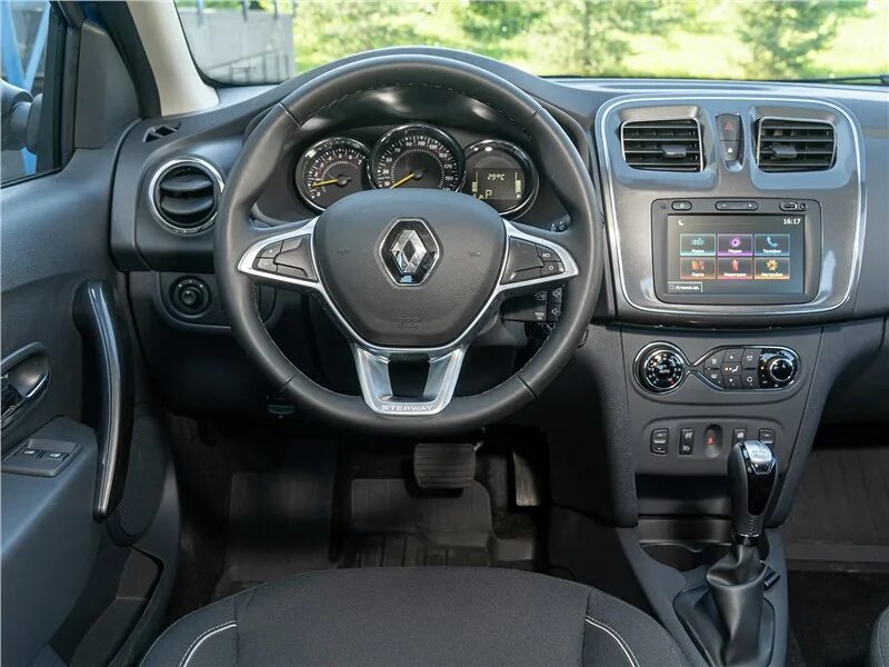 Седарожник: подробный тест Renault Logan Stepway