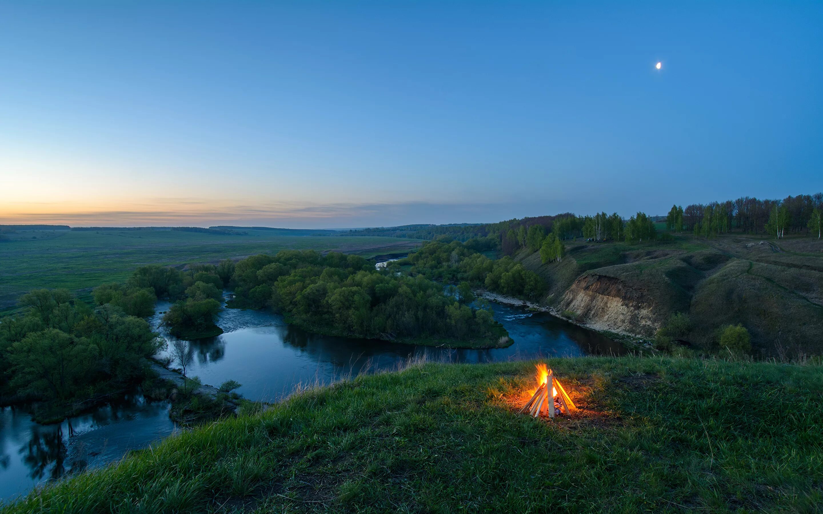 Пейзаж. Природа река. Пейзаж с рекой. Костер на берегу реки. Река времени огонь