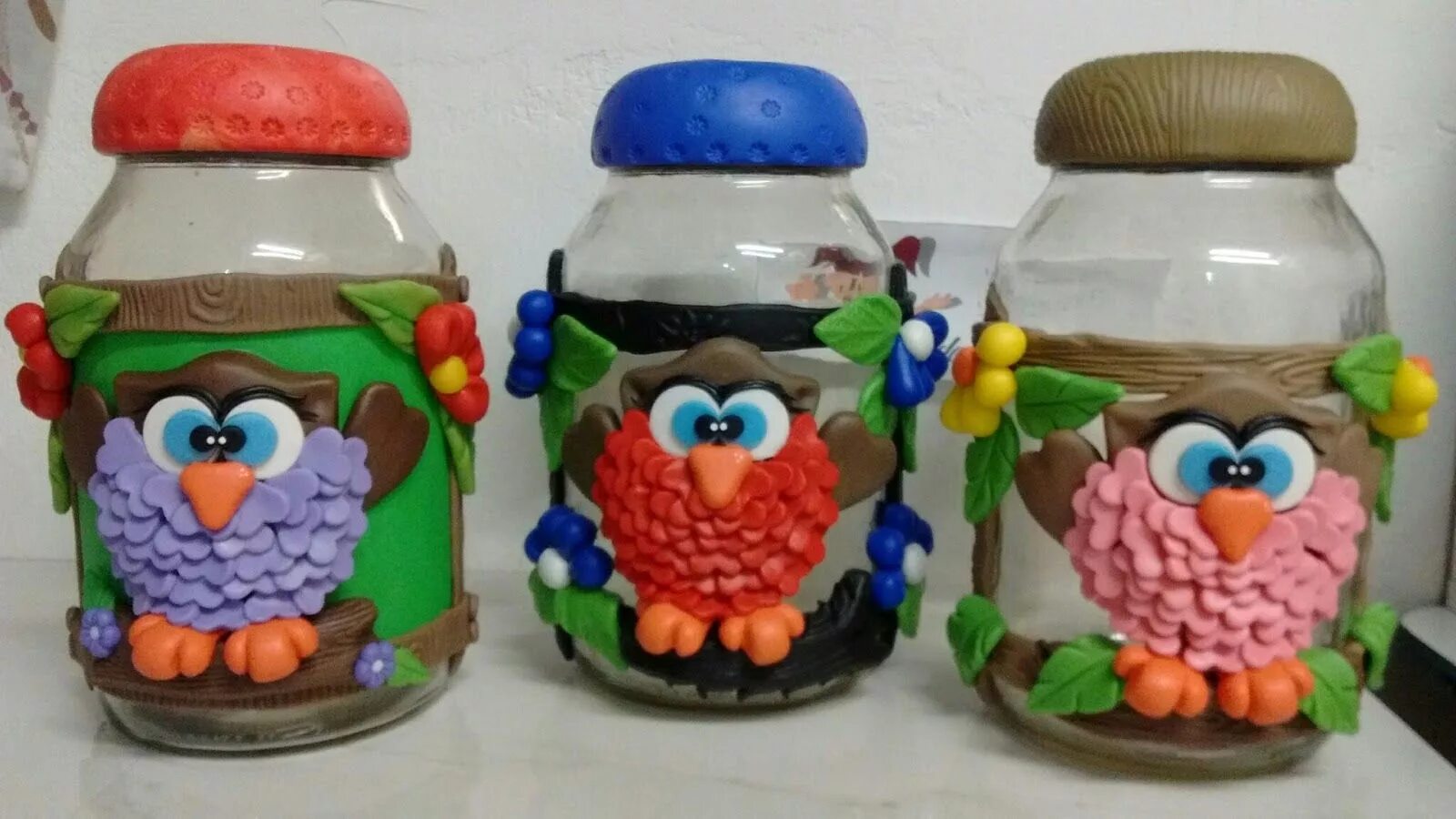 детский пластилин в баночках. декор банки пластилином. банка пластилина. украшение банки пластилином. банка пластилина.