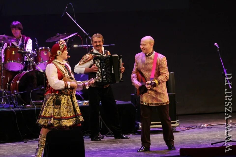 Кристалл-балалайка фолк-группа. Кристалл балалайка саратов. Фольк группы ансамбли. Кристалл балалайка. Балалаечные коллективы.