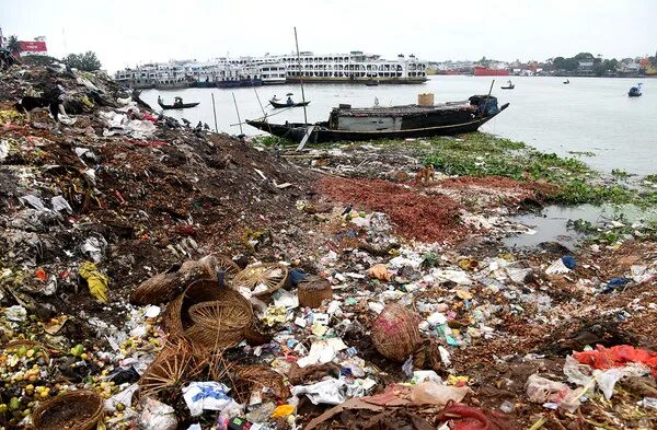 Дакка бангладештрущебы. Индия город дакка бангладеш. Топ 10 самых грязных. Дакка река. Топ 10 самых грязных.