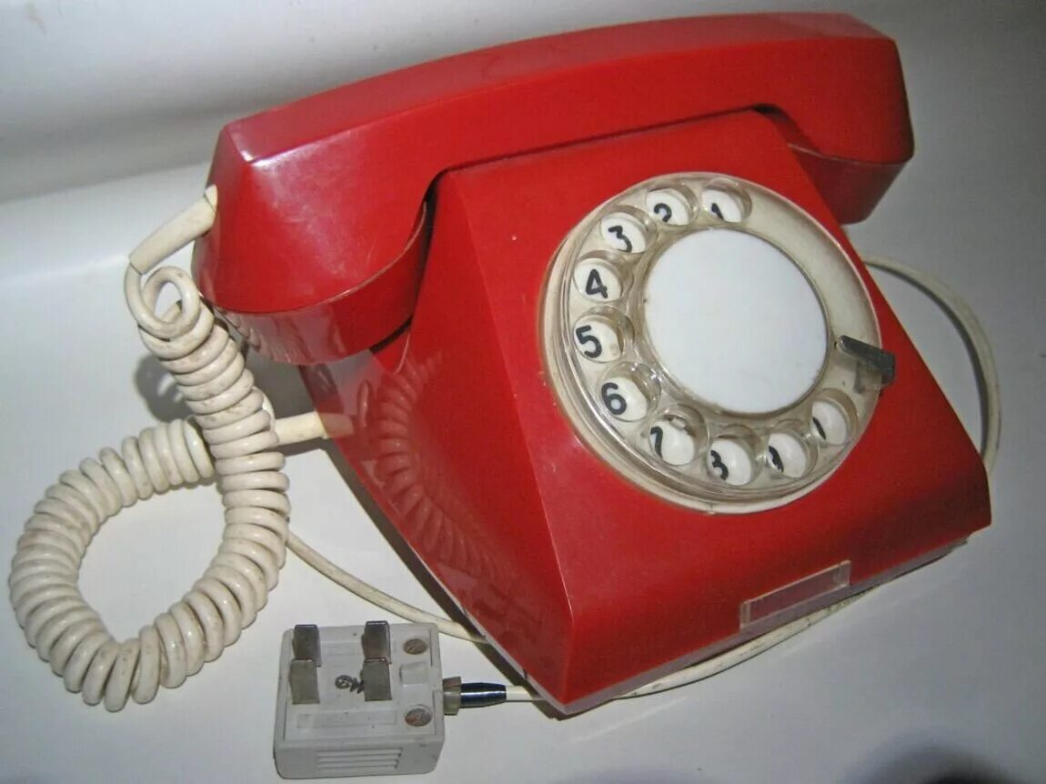 Проверка домашнего телефона. Телефонный аппарат стационарный. Стационарный телефон старый. Мобильники 90-х. Телефонный аппарат 90-х годов.