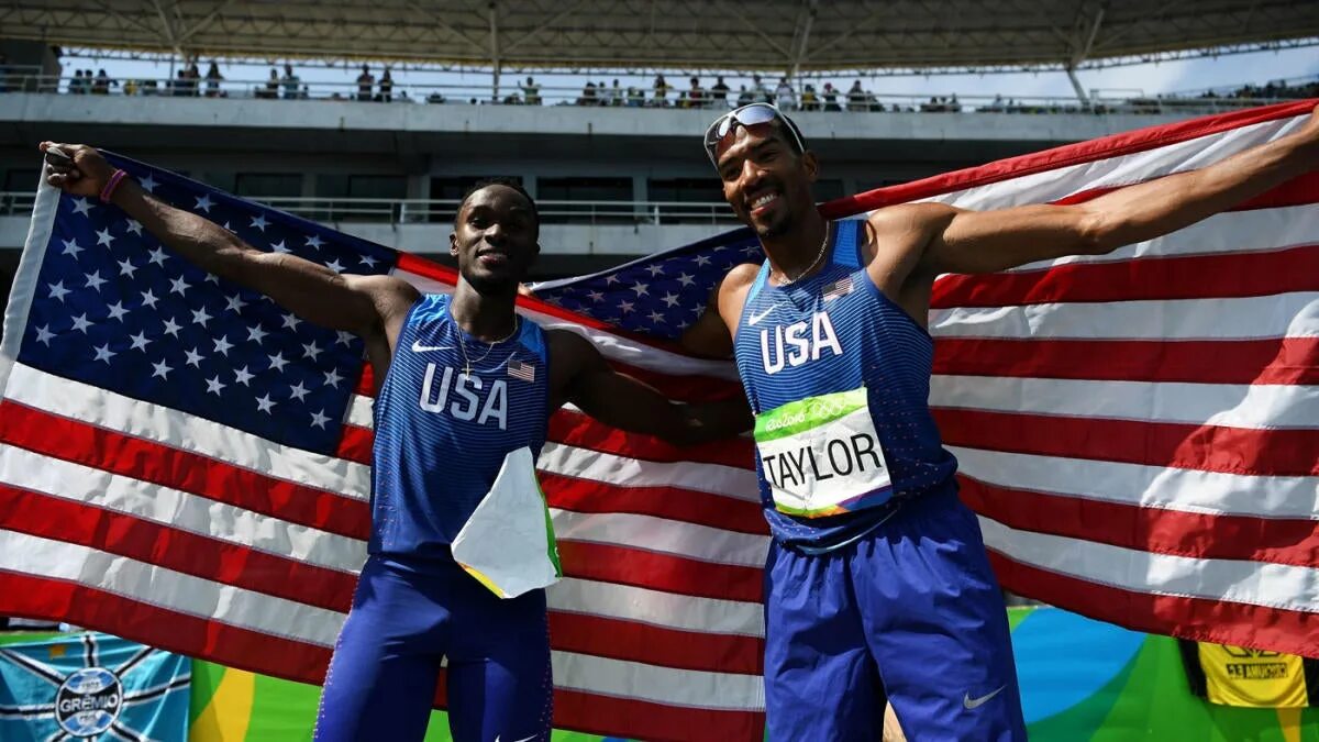 Пекин 2018 олимпиада. Россия оставит сша. Американская команда по математике победила китайскую. Русские несут флаг по центру хельсинки 2009. Сша заняли первое.