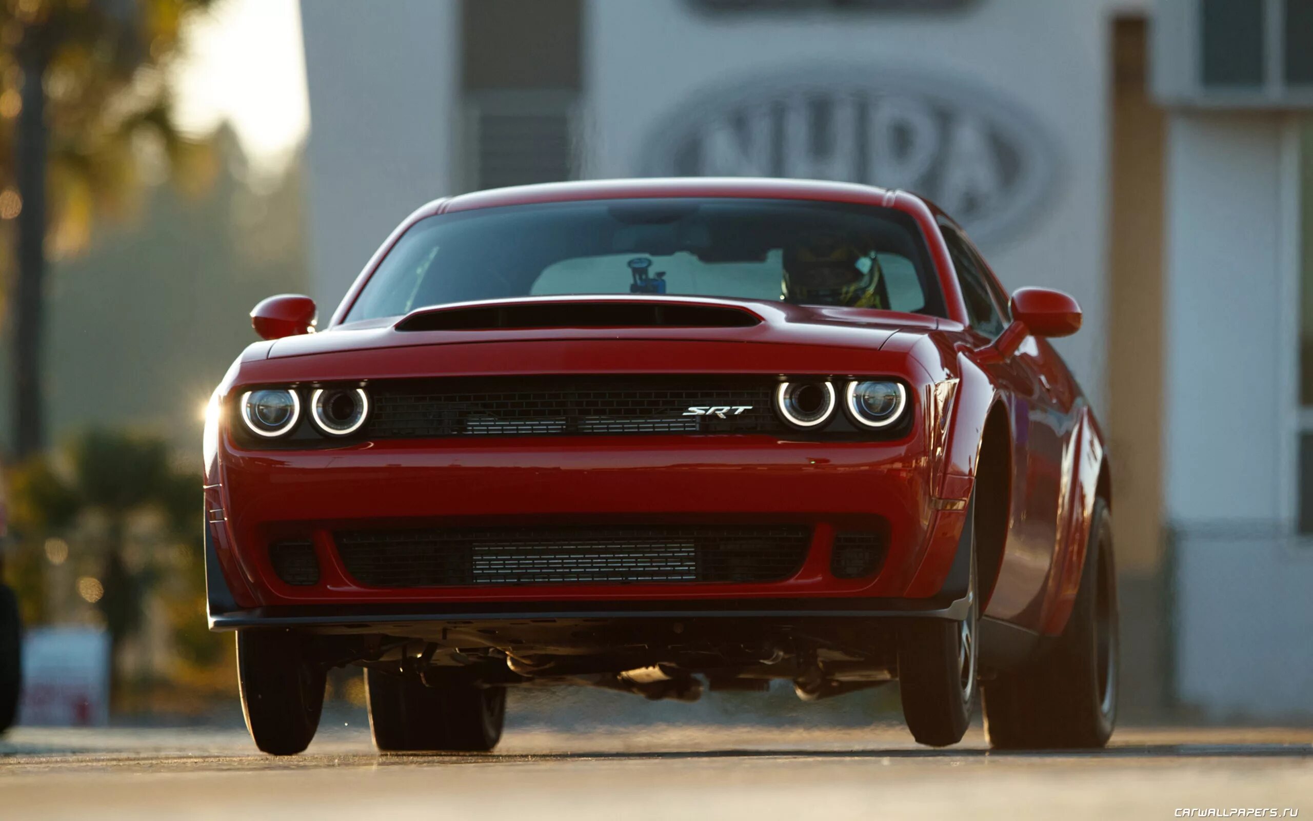Додж челленджер срт 2016. Dodge сколько лошадиных сил. Додж челленджер. Dodge challenger demon srt 2015. Dodge challenger расход топлива.