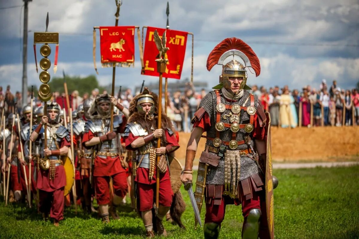 Римская армия в 1 веке. Римская армия Центурион. Римский легионер Центурион. Римский Центурион реконструкция. Рим Легион Центурион.