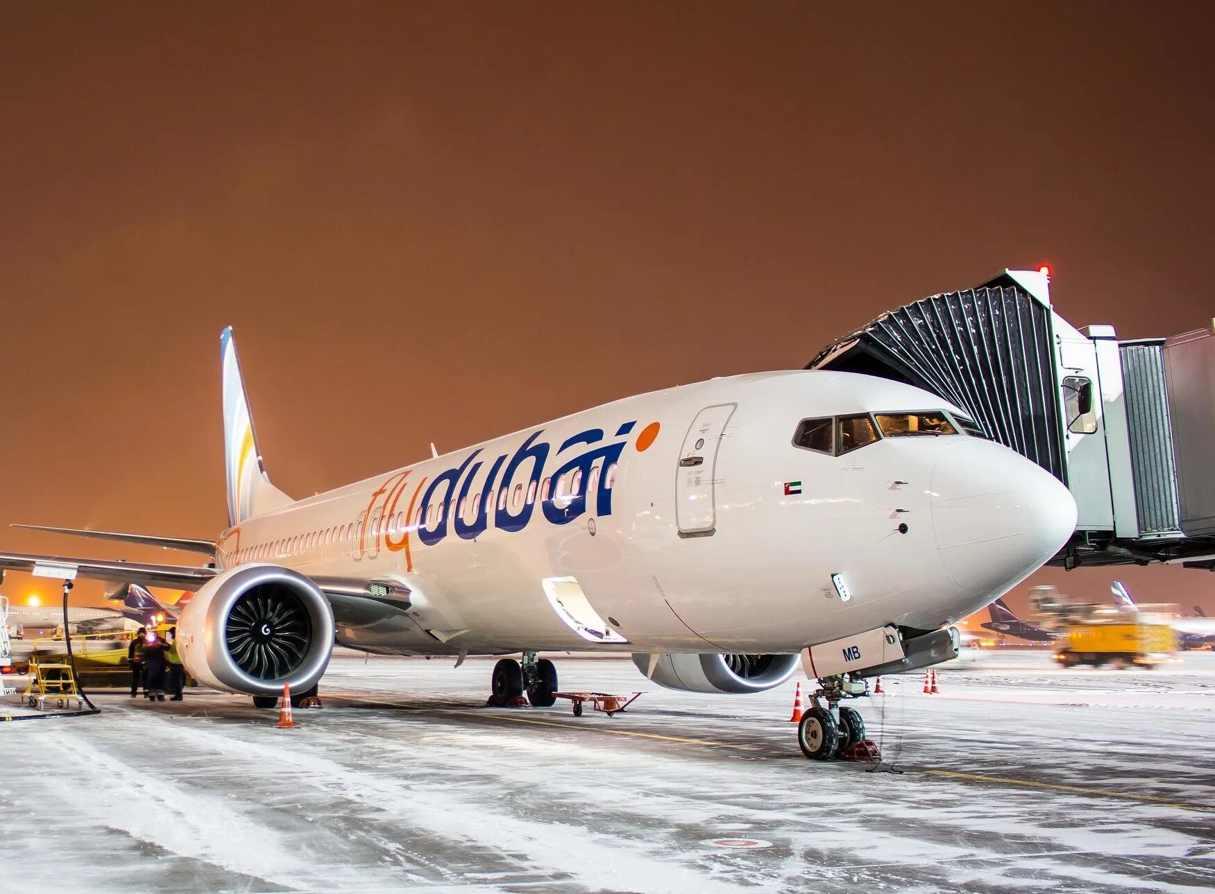 Авиабилеты купить flydubai. Авиакомпания Флайдубай. Самолет Флай Дубай Boeing 737. Боинг 737 Макс Флай Дубай. ОАЭ самолет flydubai.