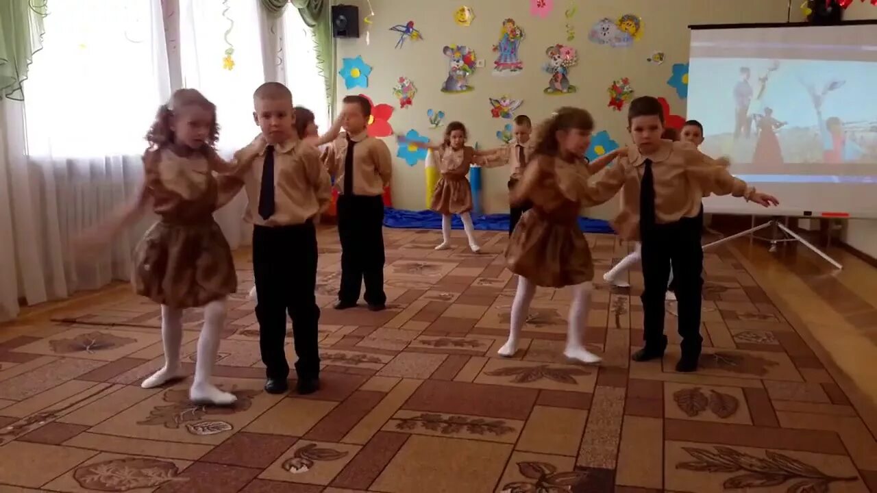Парный танец в детском саду. Парные танцы в садике. Парные танцы в детском саду старшая группа. Танец спасибо мамы