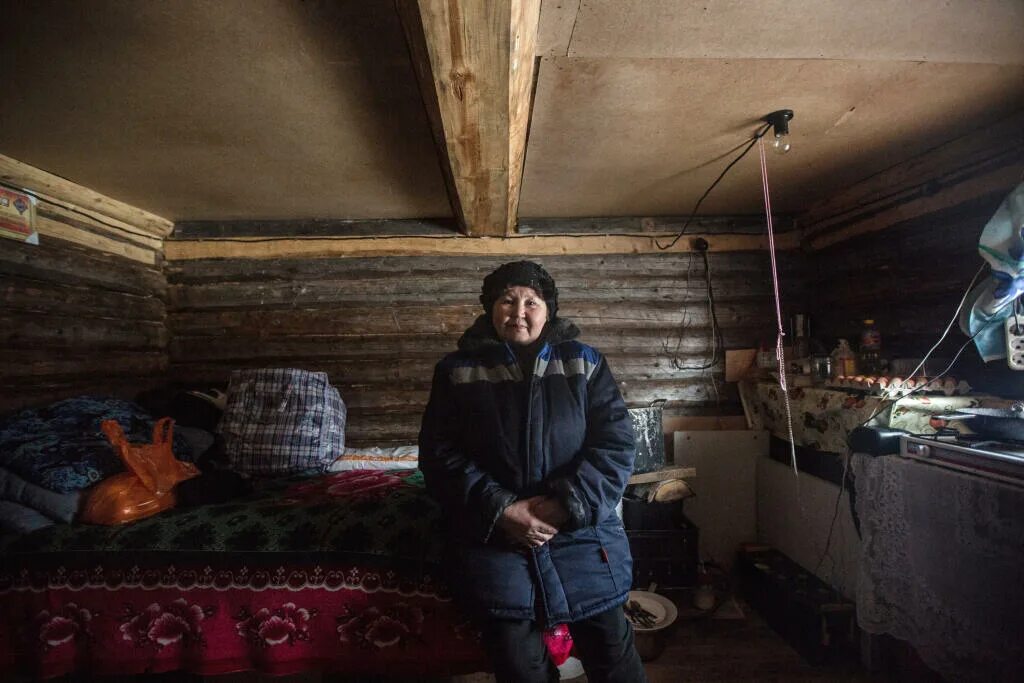 Жизнь в глухой тайге видео. Глухая деревня в сибирской тайге. Деревня Янгутум. Жизнь в глухой деревне в тайге. Жизнь в глухой деревне.