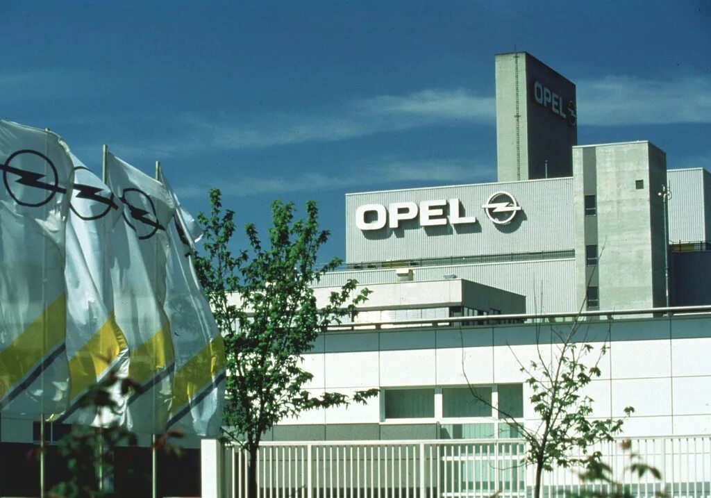 Компания opel. Opel завод в Германии. Завод Опель в Гессене. Завод Opel Айзенах.