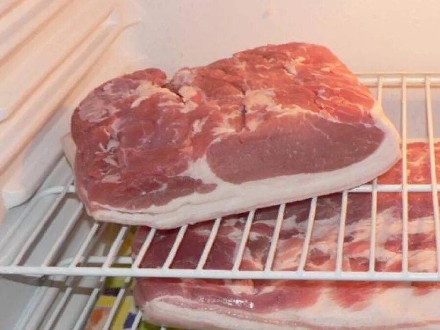 Сколько хранить размороженное мясо в холодильнике