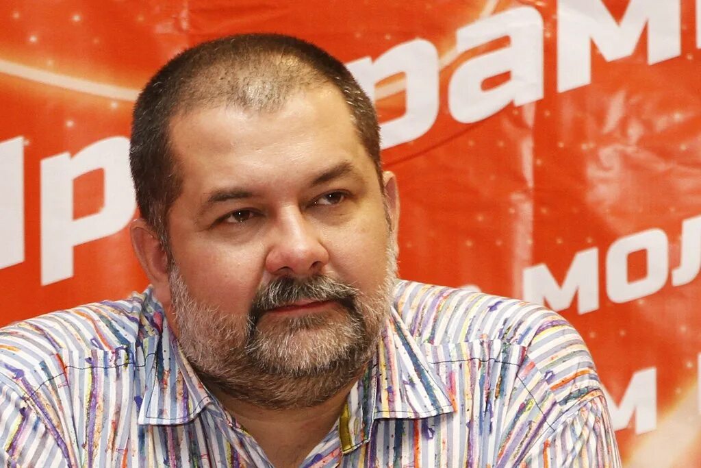Фантаст лукьяненко. Сергей васильевич лукьяненко. лукьяненко писатель. писатель-фантаст сергей лукьяненко. сергей лукьяненко фантаст.