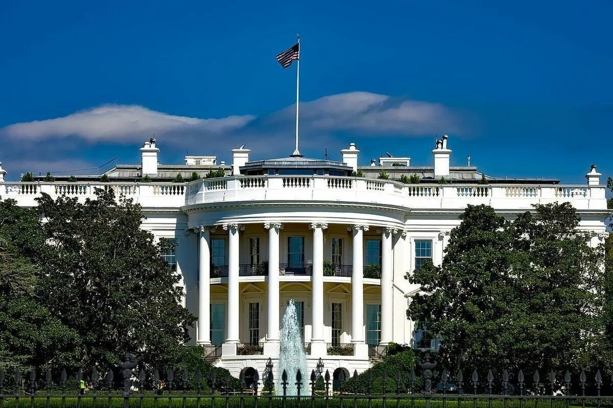Белый дом страна. Белый дом Вашингтон. Резиденция президента США. Резиденция президента США белый дом. Белый дом Вашингтон территория.