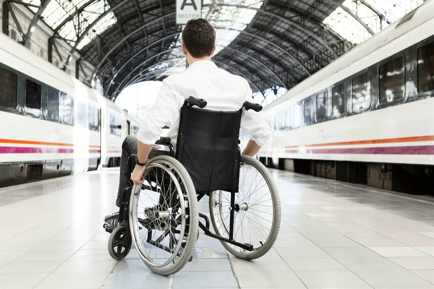 Выезд инвалида. Туризм для инвалидов. Туризм для людей с ограниченными возможностями. Инвалид в путешествии. Инвалиды путешествуют.