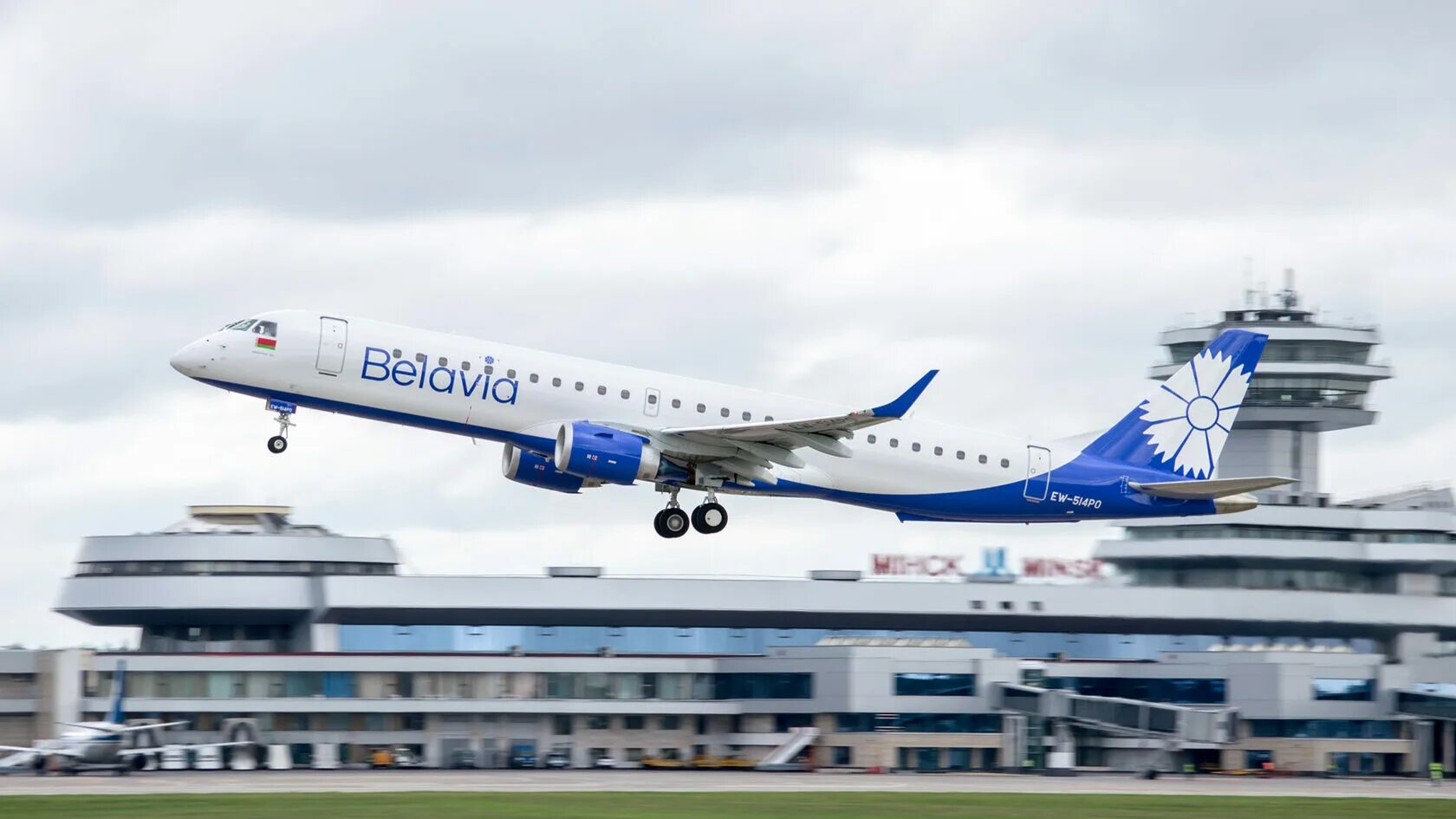 Belavia airlines. Аэропорт Минск Белавиа. Авиакомпания Белавиа самолеты. Белавиа самолет в Минске. Белавиа 1996.