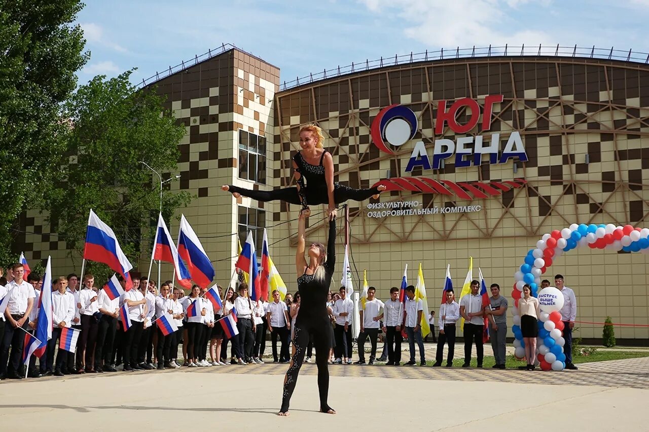 Arena ставрополь. Юг Арена Ставрополь. Легкоатлетический манеж Ставрополь Тухачевского. Легкоатлетический манеж Ставрополь ул. Тухачевского 18/2. ФОК Юг Арена Ставрополь.