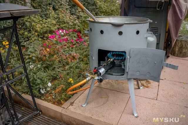 Печь из газовой горелки. Ик газовая горелка в буржуйку. Печь из газовой горелки. Smaga газовая печь под казан. Печь из газовой горелки.