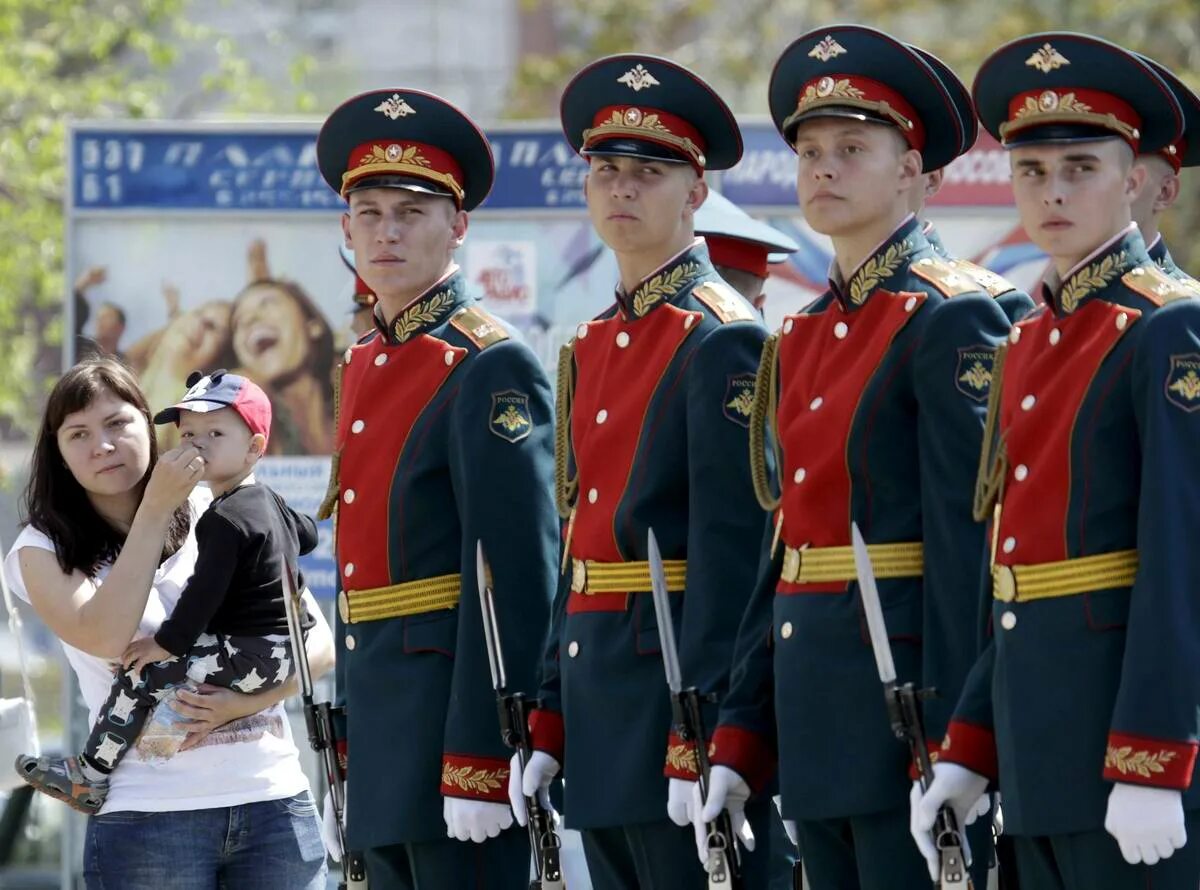 Муж парад. Военная форма. Военная форма для парада. Самая красивая Военная форма в мире. Форма войск на параде.