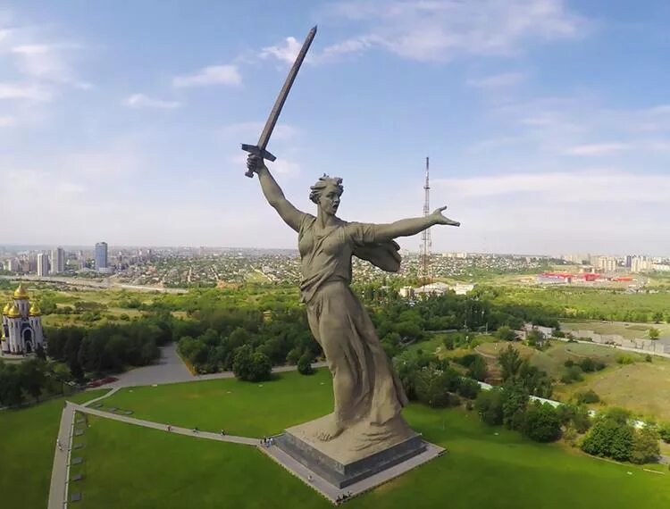 Высота статуи родины