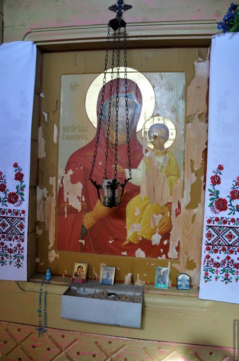 икона в интерьере квартиры
