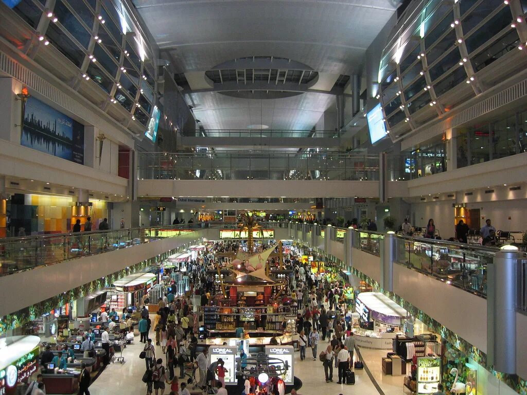 Сколько метров аэропорта. Аэропорт Дубай шоп вайн.