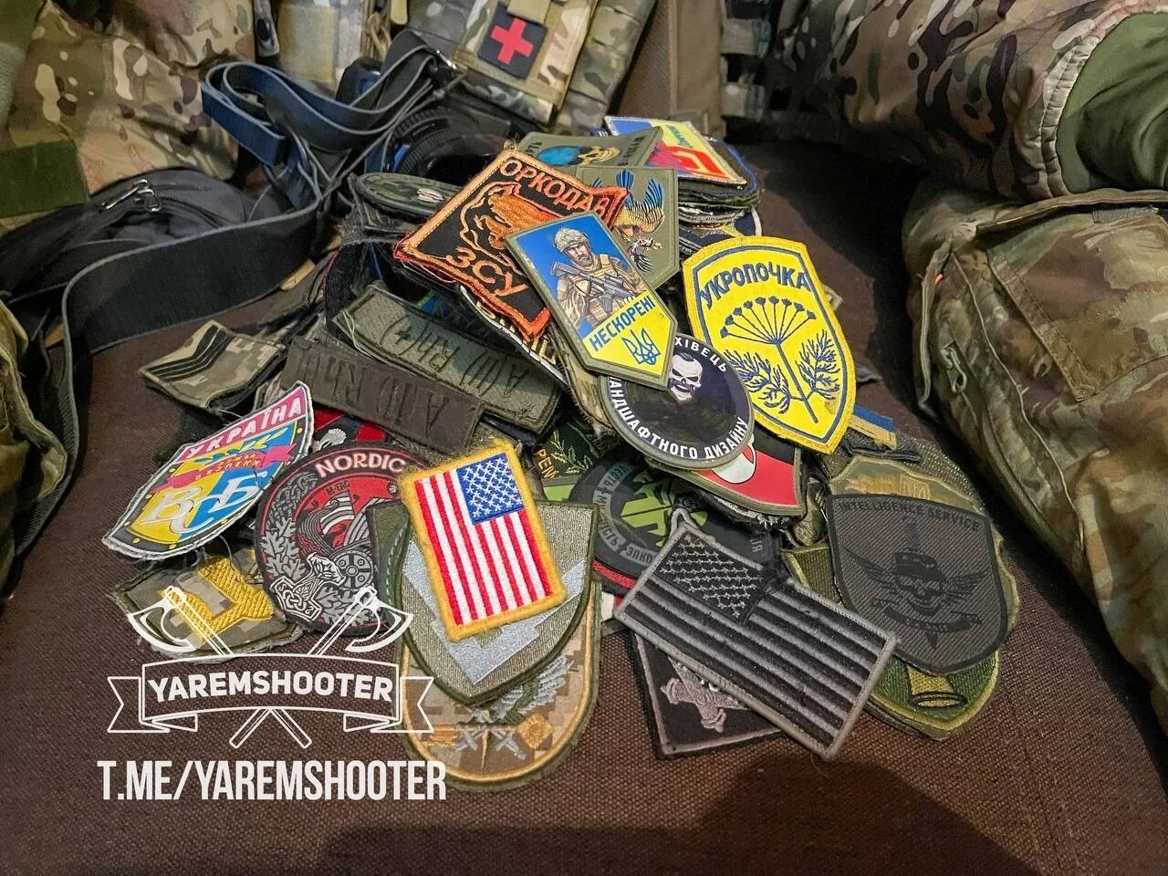 Украинские нашивки военных. Нашивка зсу всп. Шевроны украинских националистов. Трофейный шеврон украина. Трофейные шевроны.