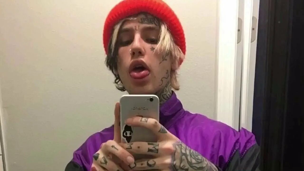 Lil peep reverb. Lil peep 2014. лил пип в шапке ушанке. lil peep 2015. lil peep селфи.