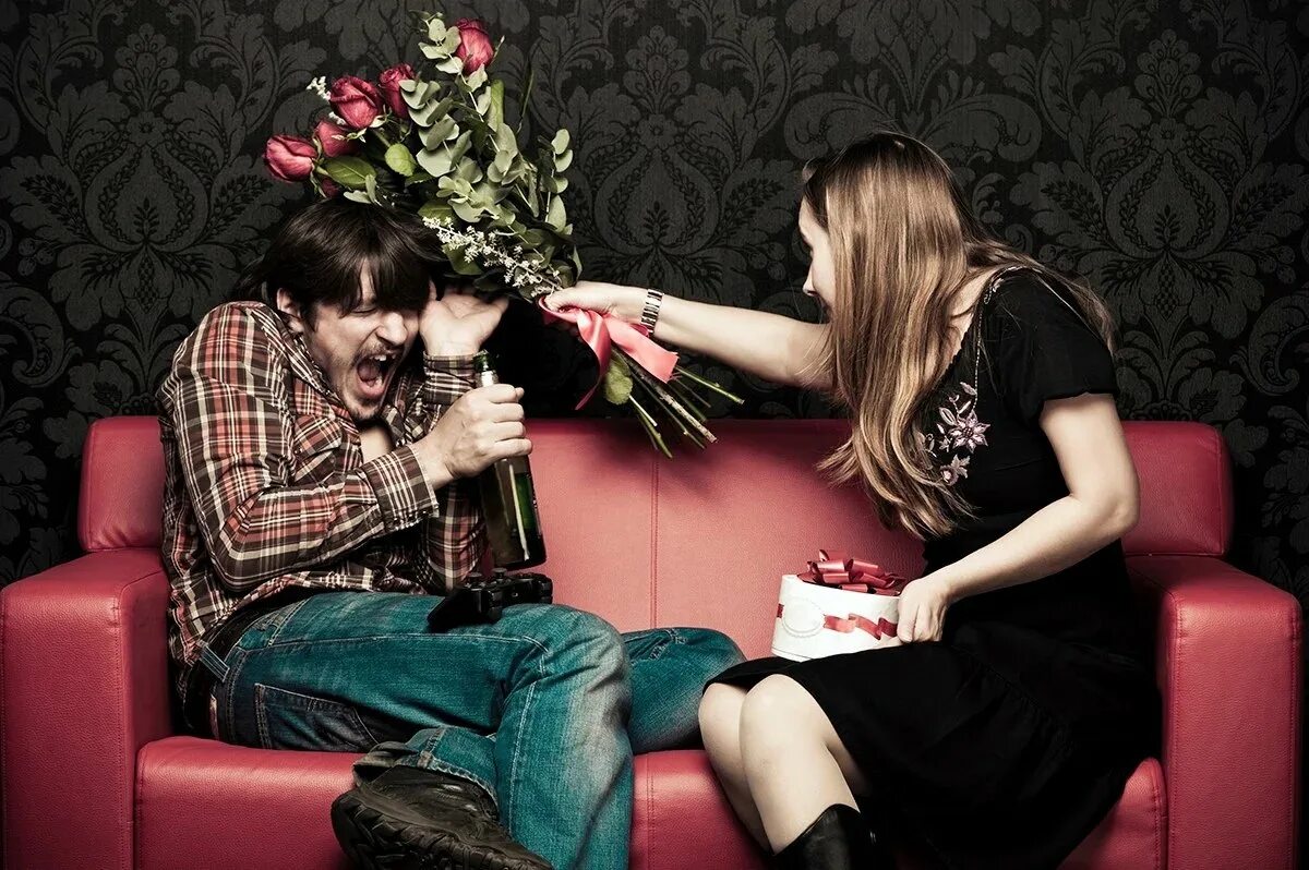 Марта петрова (@petrova9277). Взаимопонимание мужа и жены. Мужчина дарит цветы. Капризная красотка. Красивые властные женщины.