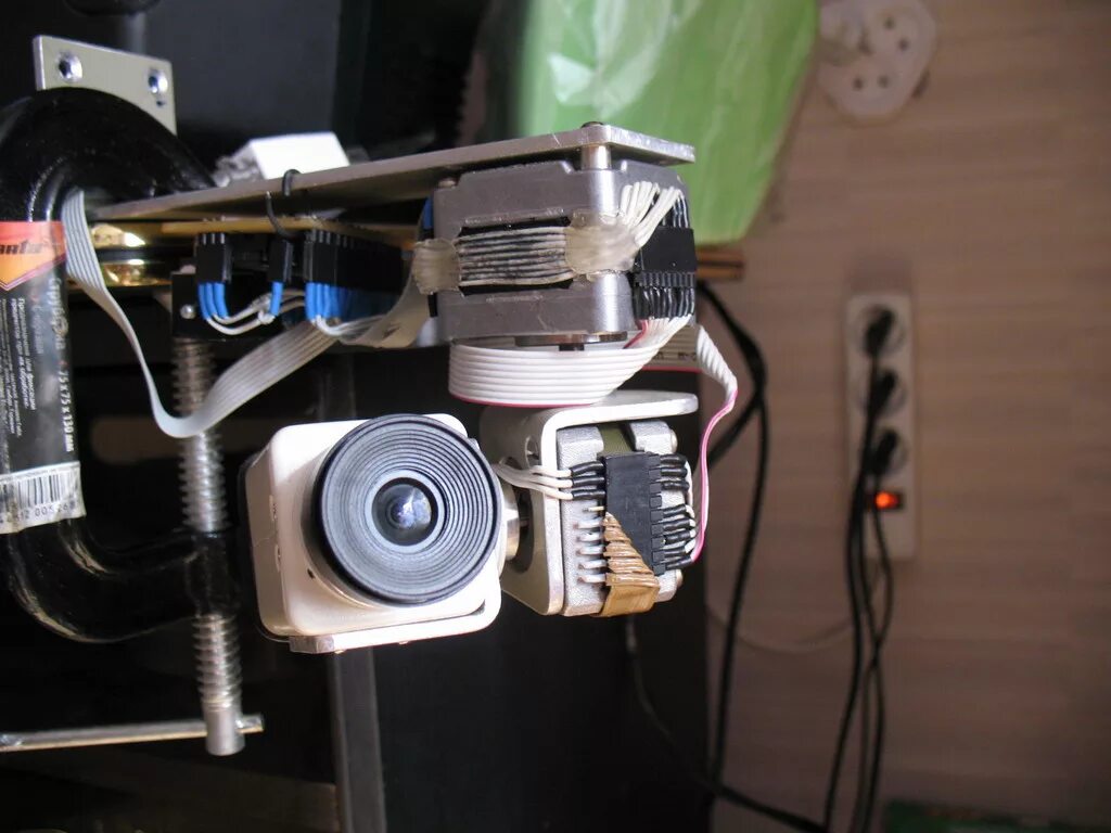 Привод камеры видеонаблюдения. Приводов камера. Поворотная платформа для камеры видеонаблюдения. Поворотный механизм для камеры видеонаблюдения. Поворотный механизм для камеры видеонаблюдения.