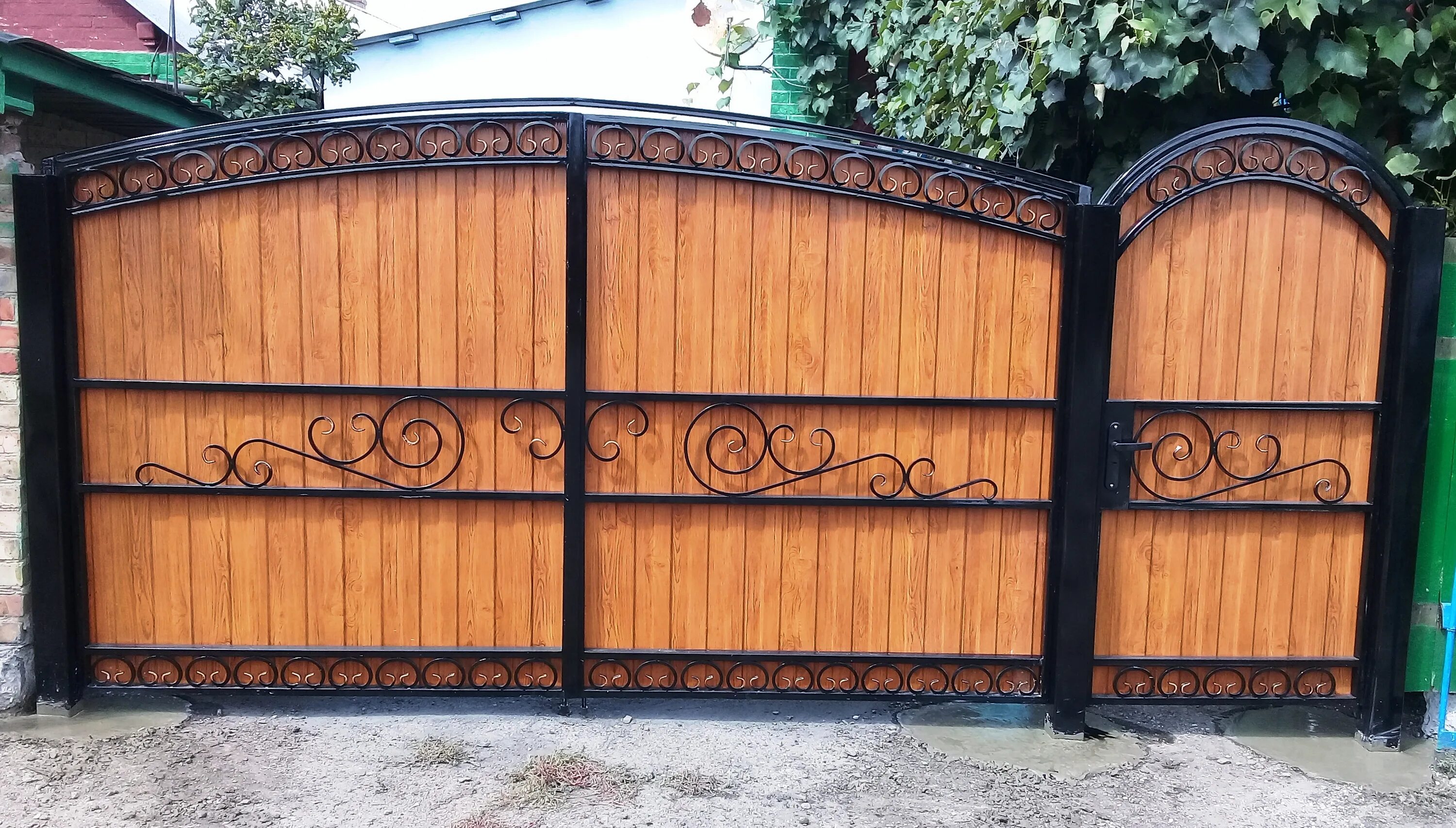 откатные ворота бастион pi 130. строительная 1 таганрог. строительный 1 новошахтинск. улица крупской новошахтинск. ворота в новошахтинске.