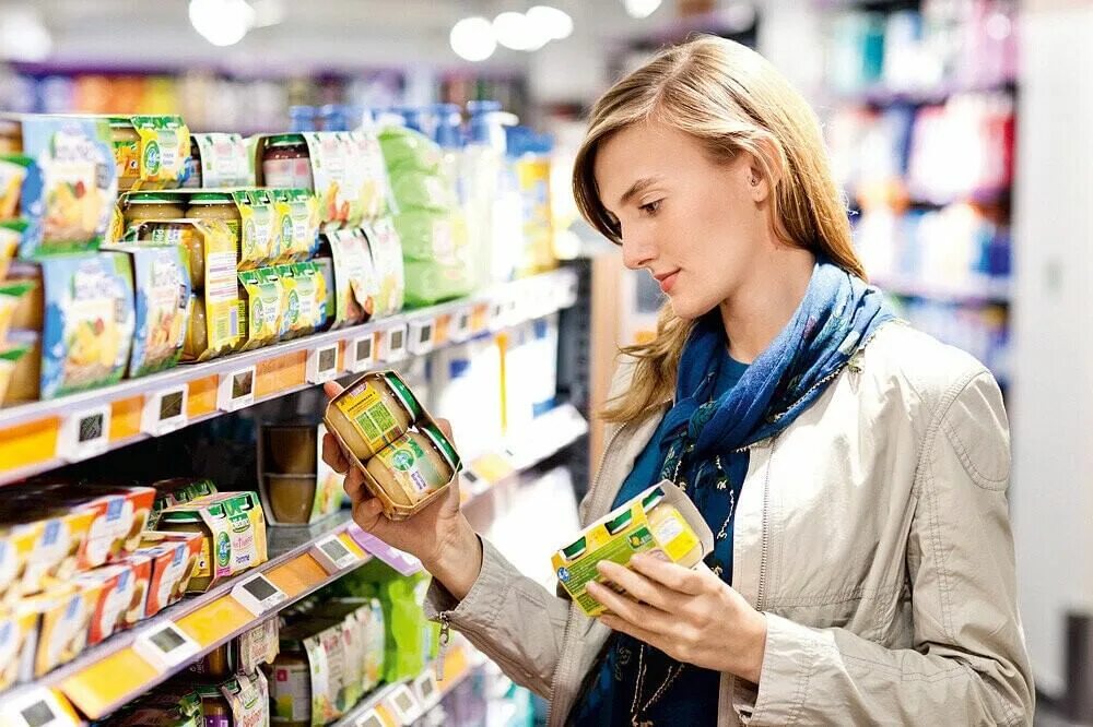 Потребитель бесплатных. Покупатель в магазине. Потребитель бесплатных. Люди в супермаркете. Потребитель бесплатных.