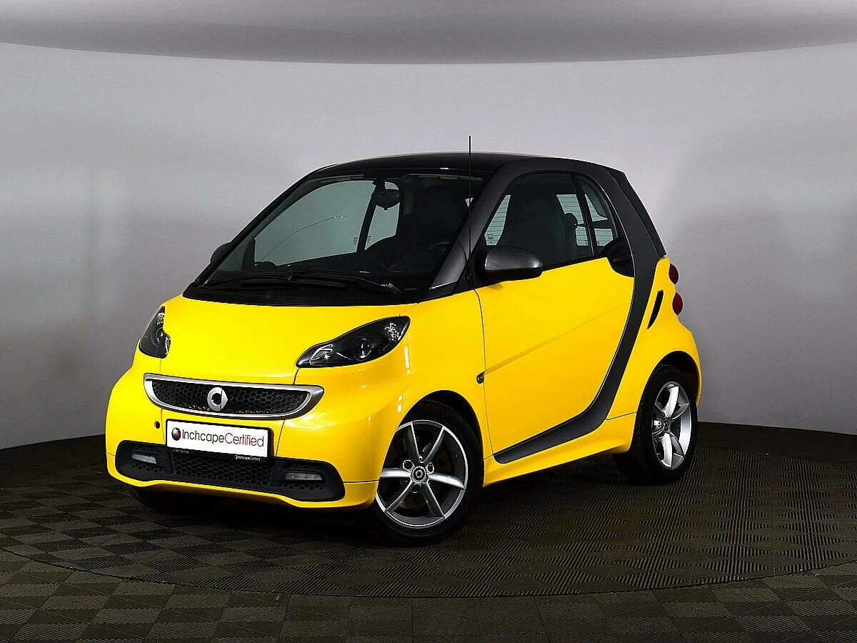 Smart yellow. Smart fortwo 1. маленькая желтая машина. мерседес смарт желтый. смарт машина 2015.