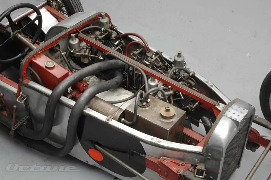 Twin engine. Twin engine car.