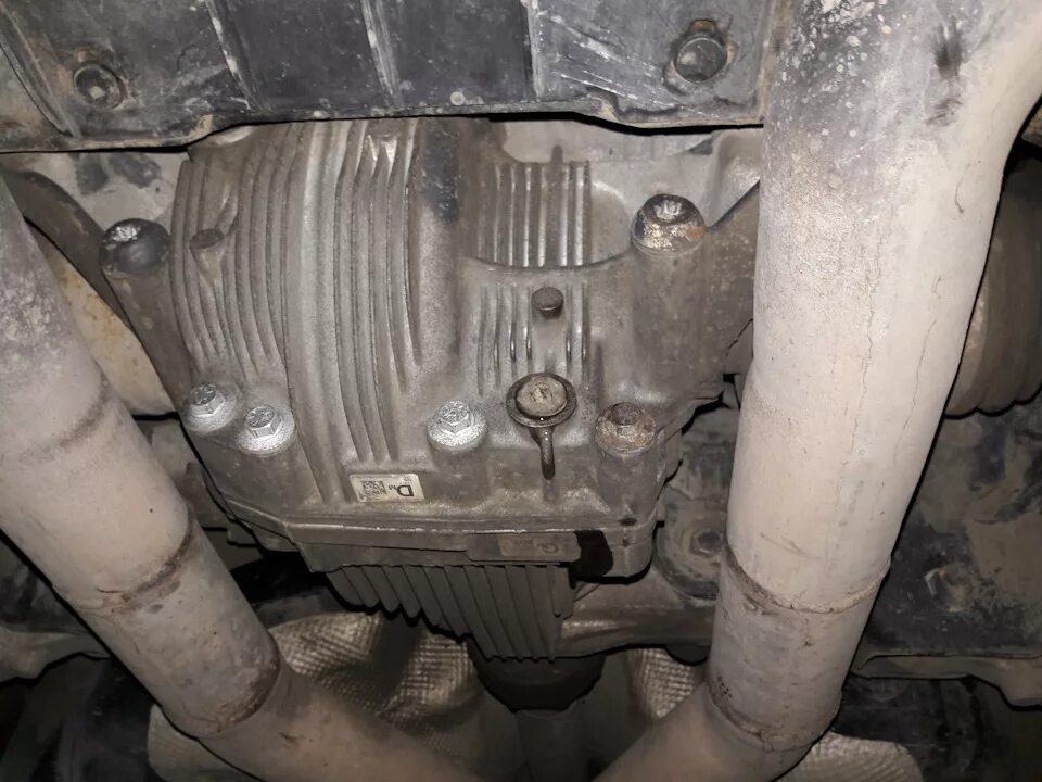 Масло в раздатку джип. Раздатка jeep grand cherokee wk2. раздатка гранд чероки wk2. муфта халдекс джип гранд чероки wk2. масло в раздатку на джип гранд чероки.