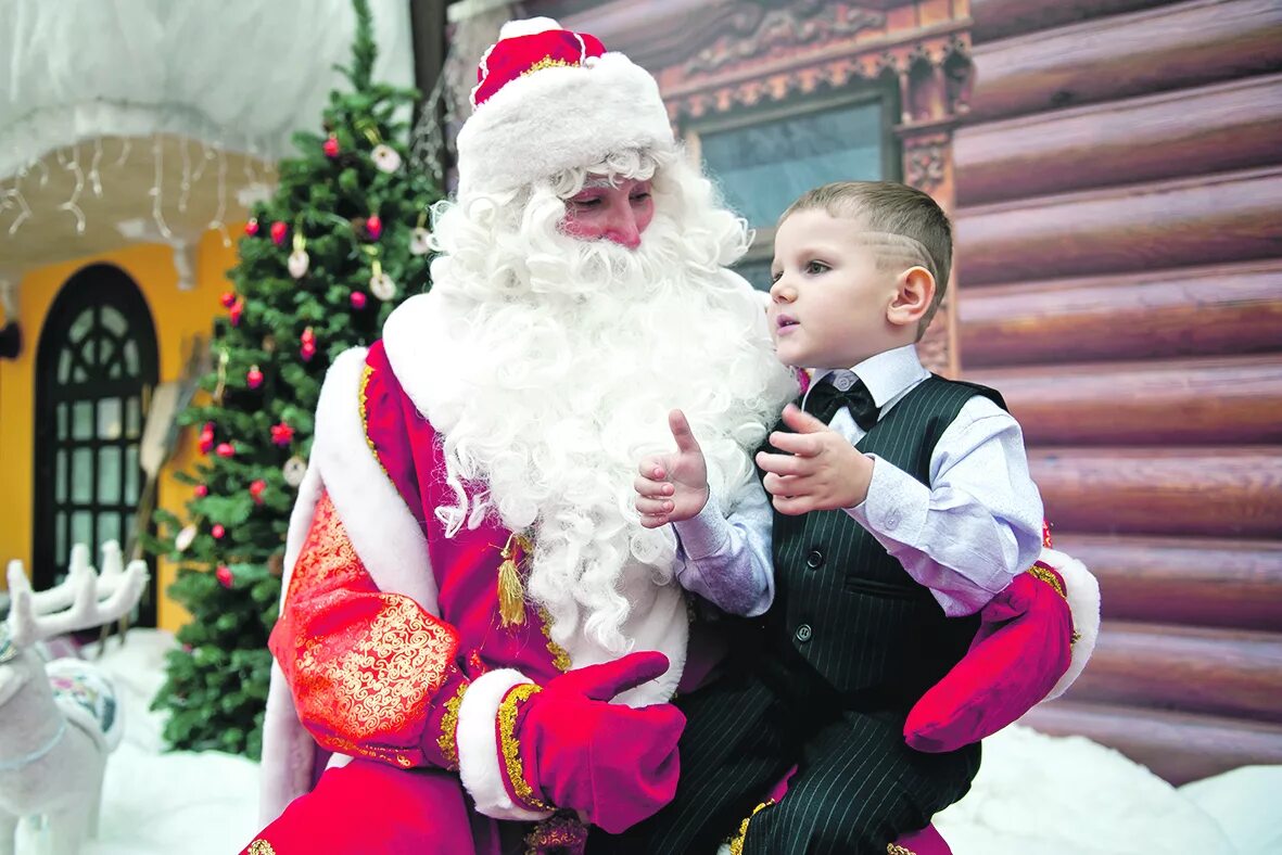 Дети деда мороза. Дед Мороз. Дед Мороз для детей. Фотосессия с дедом Морозом. Дед Мороз с ребенком на коленях.