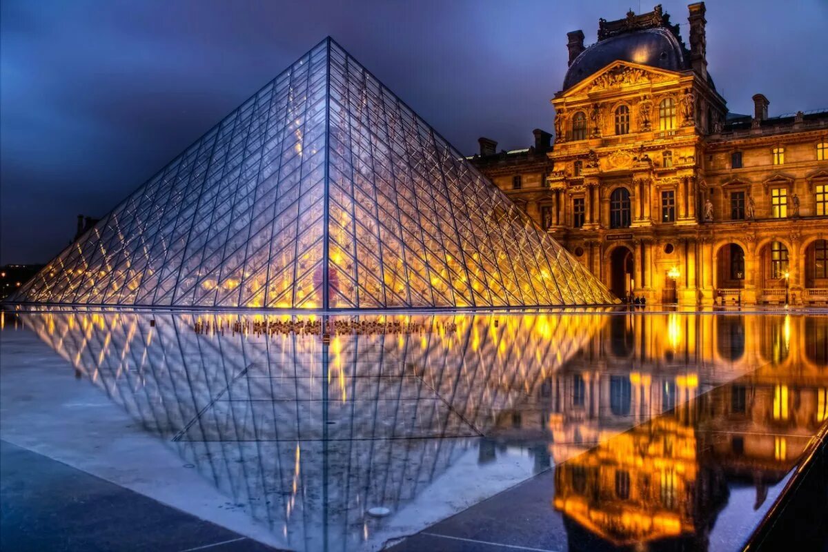 De louvre. Луврский дворец Франция. Париж Франция достопримечательности Лувр. Музей Лувр в Париже (Франция).. Лувр Париж виртуальная экскурсия.