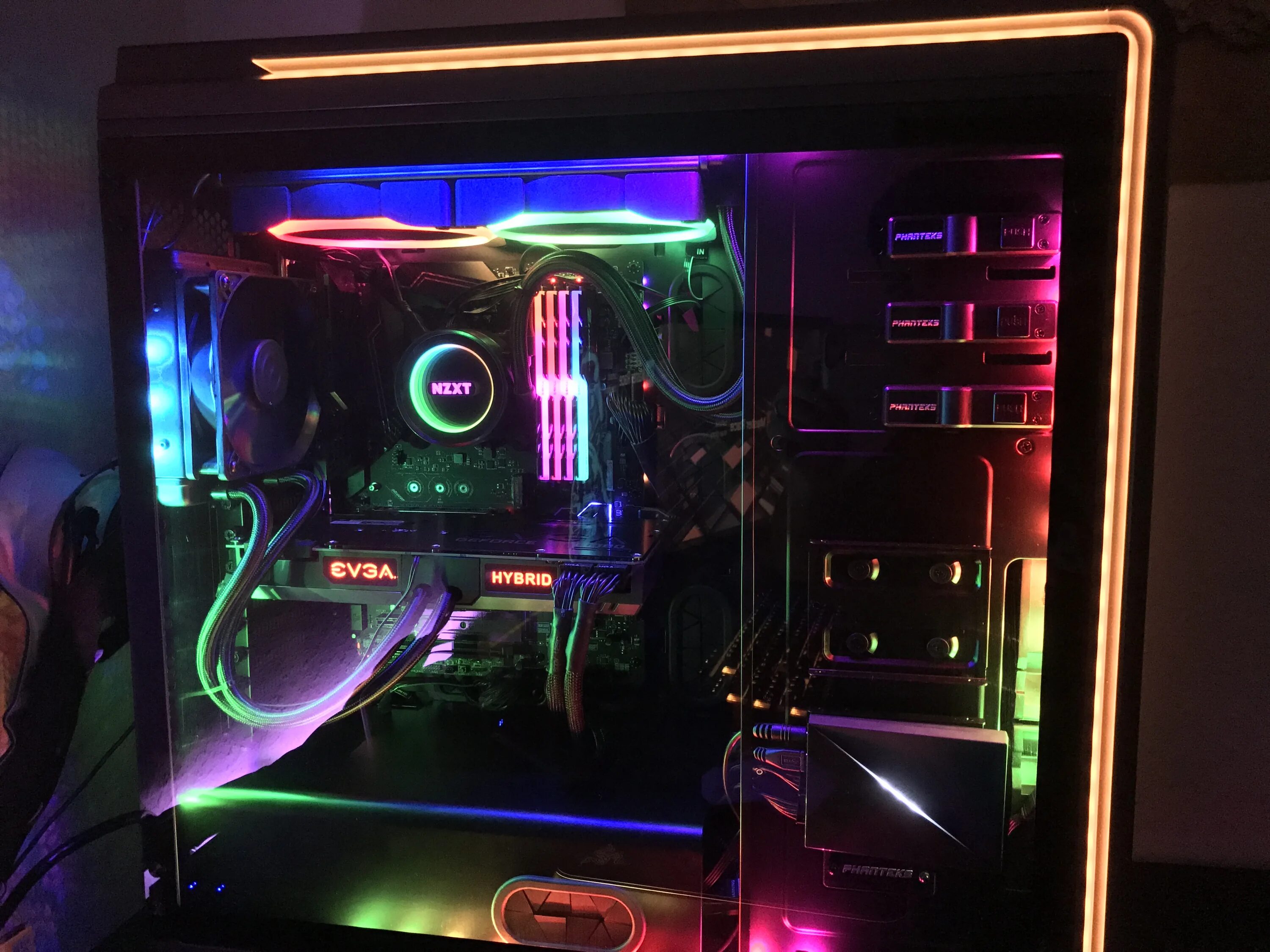 Корпус Cooler Master белый с подсветкой RGB. Игровой ПК С РГБ подсветкой. Delux k9600rgb. РГБ подсветка для ПК.