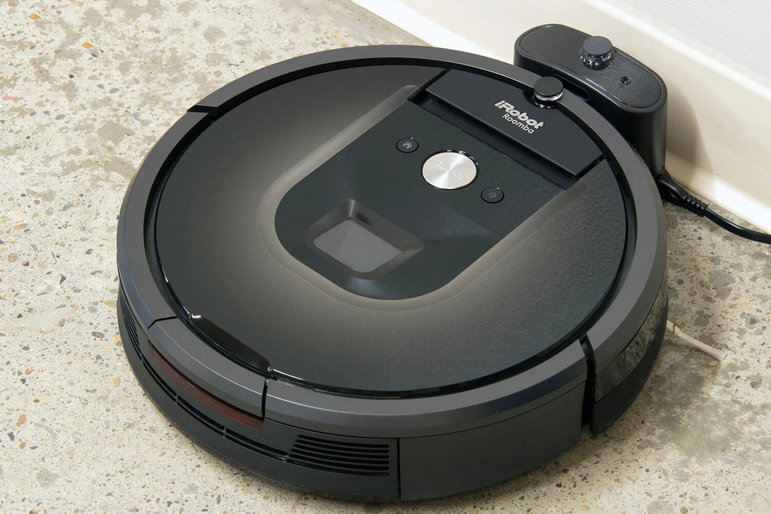 Включи робот пылесос на станцию. IROBOT Roomba 980. Айробот Румба 980. Пылесос IROBOT Roomba. IROBOT Roomba 976.