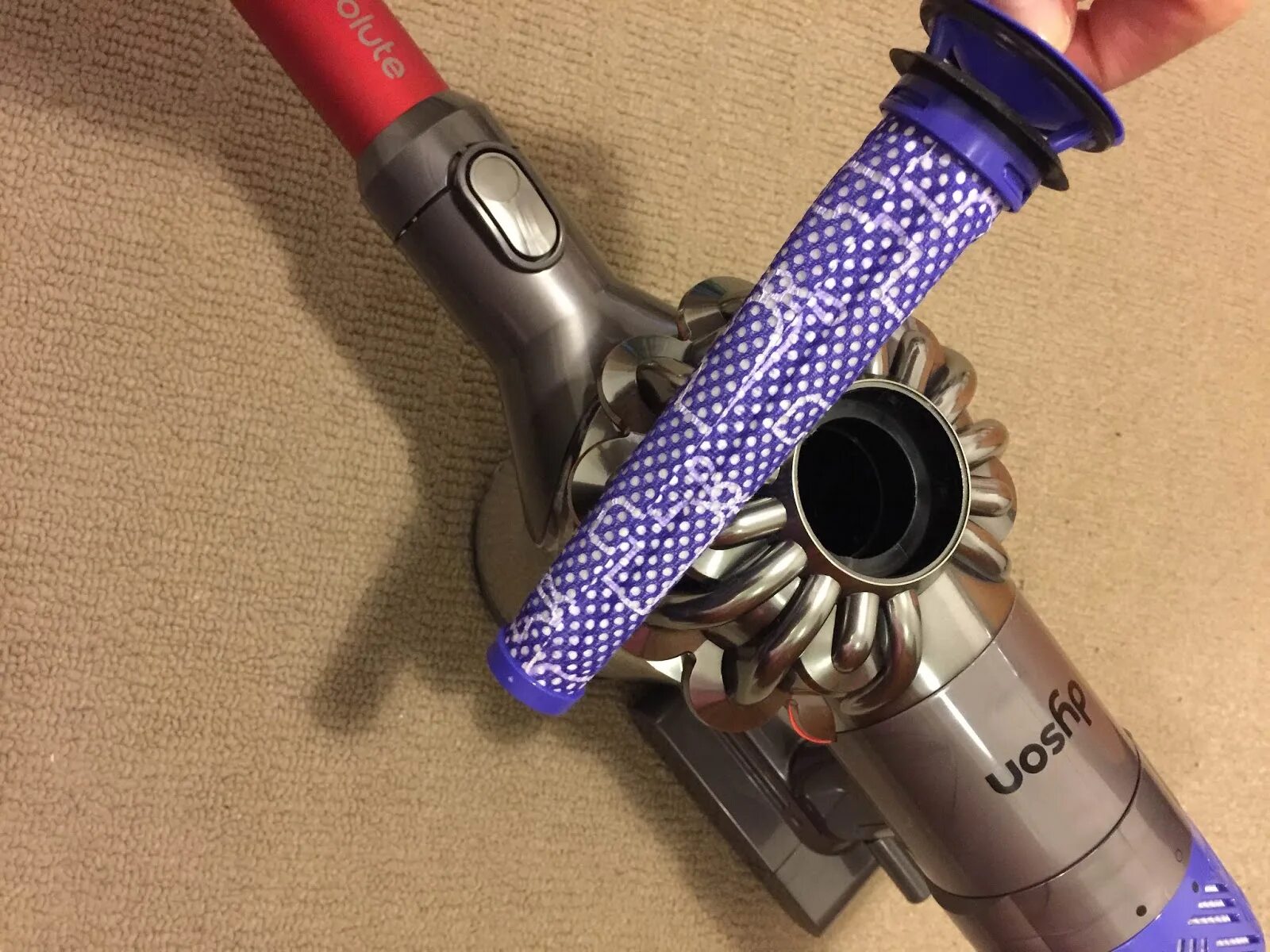 Где дайсон. Dyson v6. dyson v6 absolute. дайсон v6 переходник. дайсон v 1.