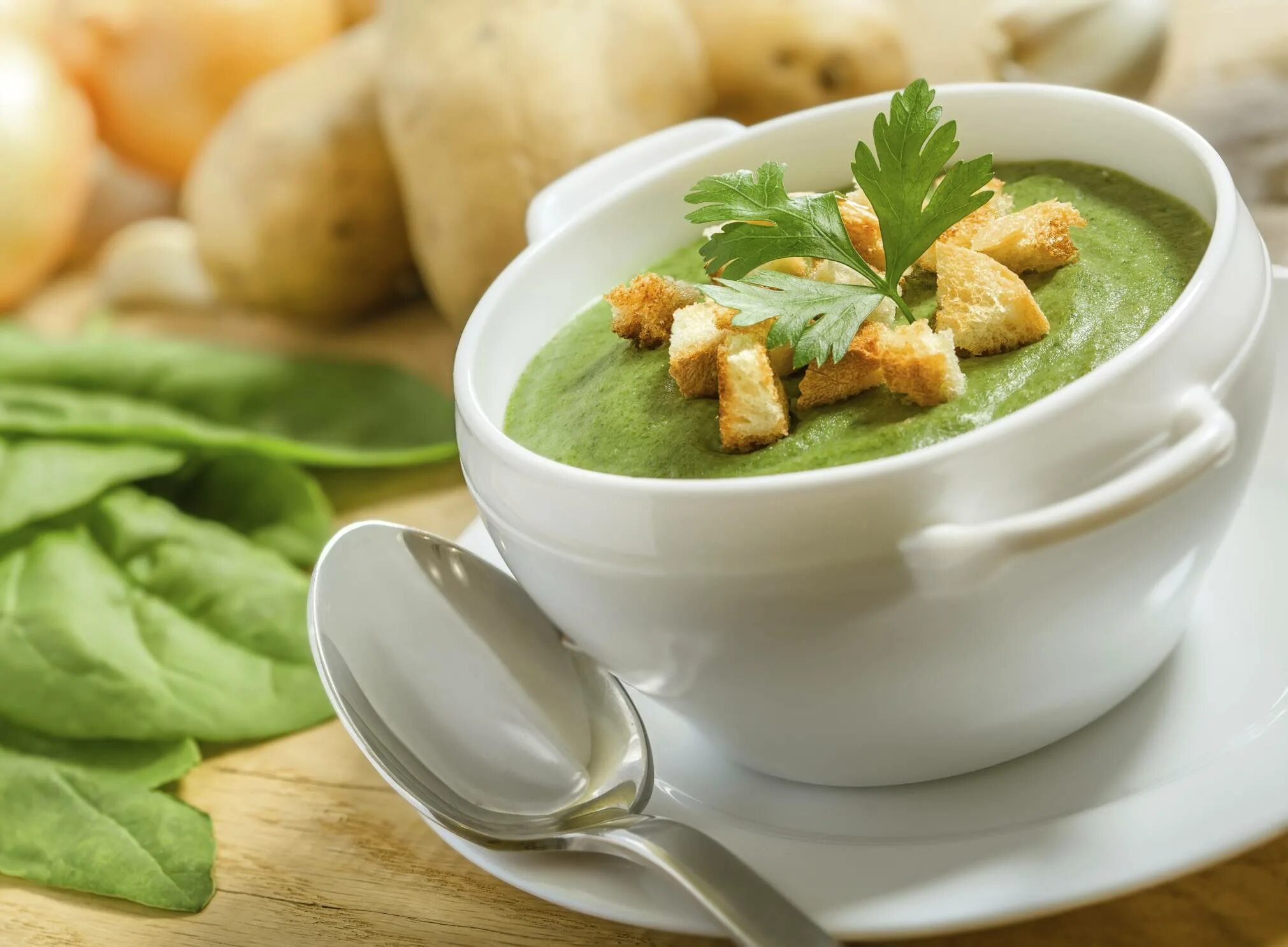 Суп пюре из курицы со сливками. Spinach creamy soup суп из шпината. суп пюре с брокколи. крем-суп из брокколи и шпината. суп пюре фламанд.