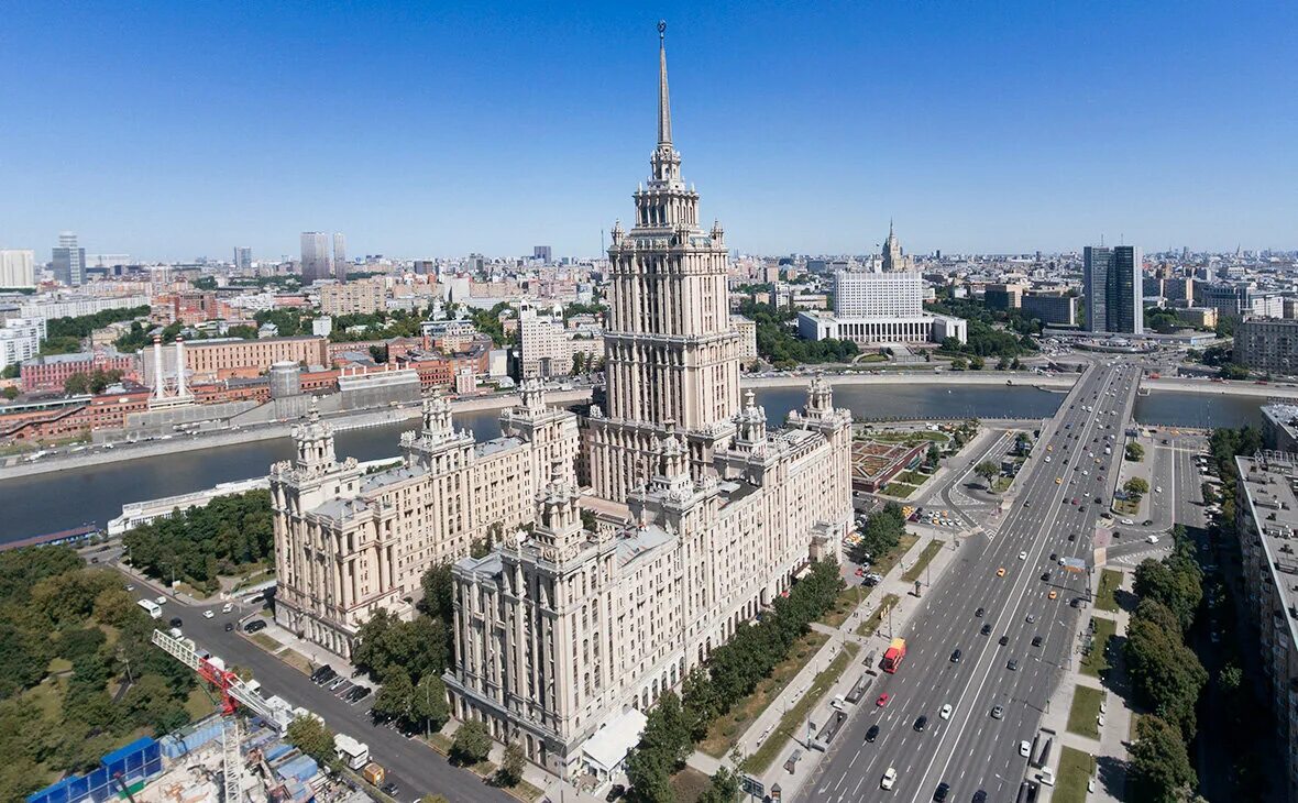 Сталинские высотки в Москве. Гостиница сталинская высотка в Москве. Гостиница Украина сталинская высотка Архитектор. Гостиница Ленинградская сталинская высотка 2021. Высотками в москве называют